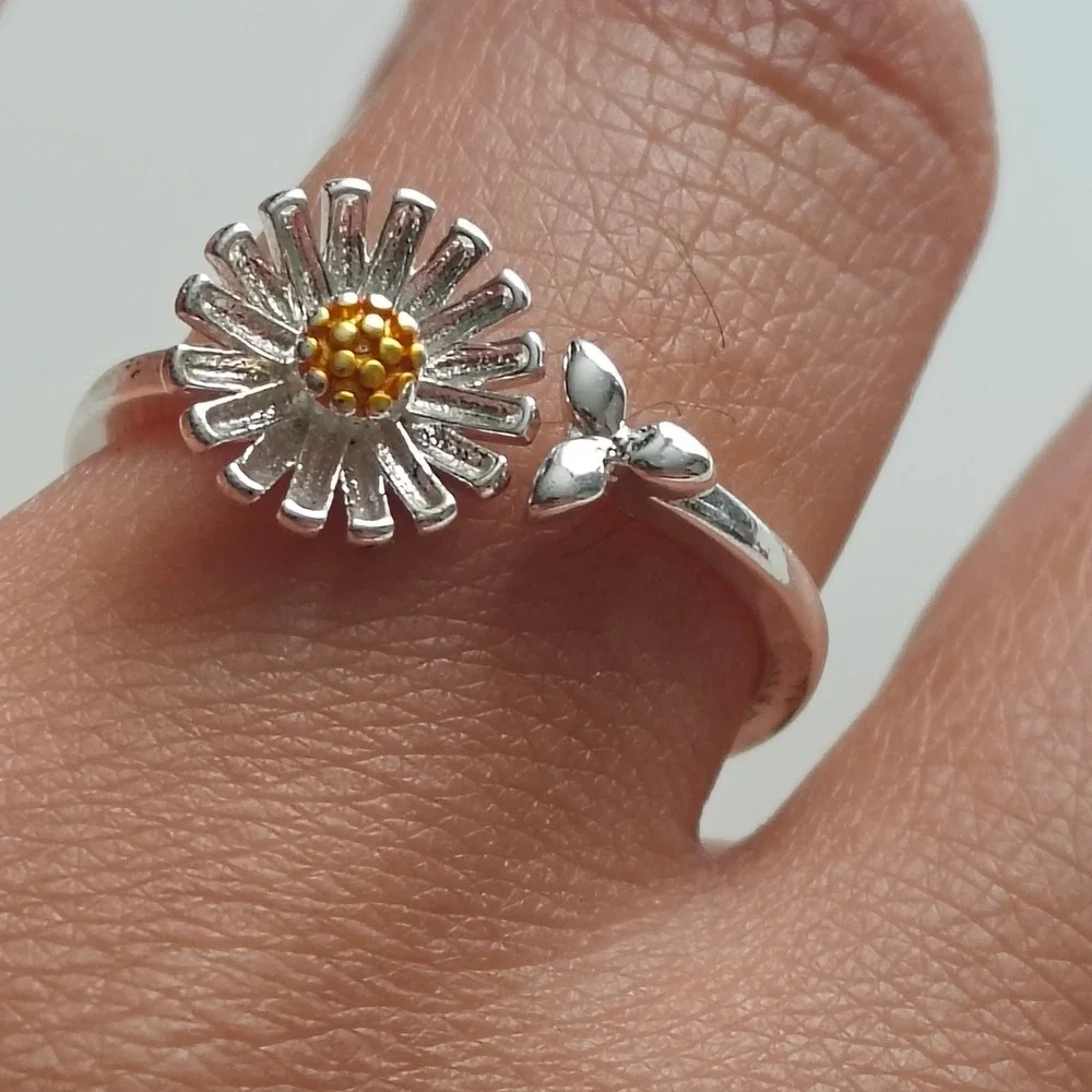 Silver Tone Daisy Bypass Ring Adjustable Floral Nature Yellow Center Size 6.5